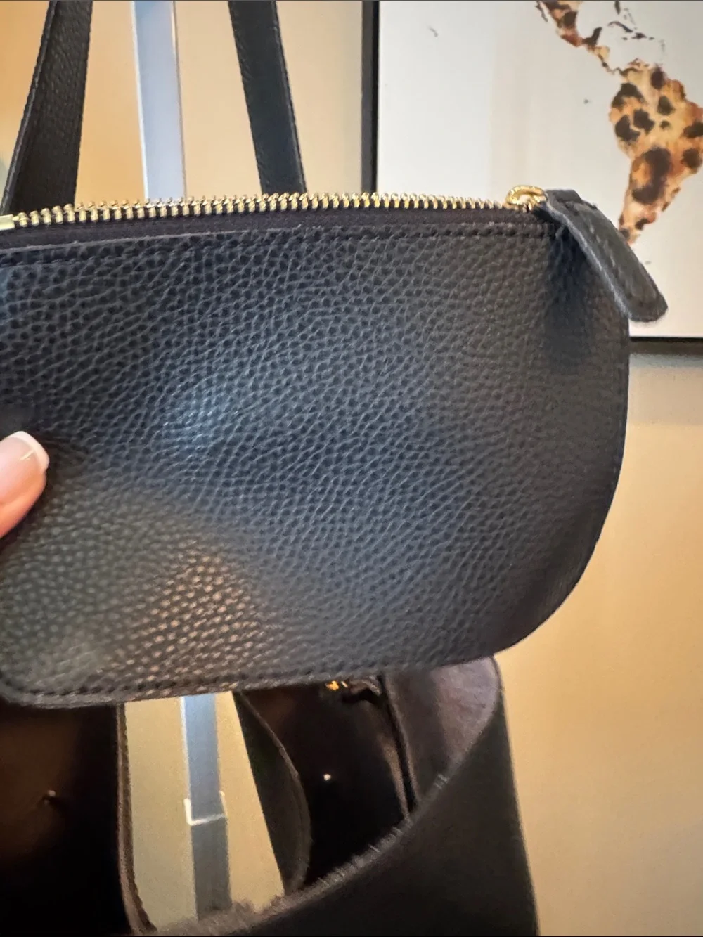 Street Level XL Classic Black Leather Bucket Bag - Women. Snap closure w/ pouch.